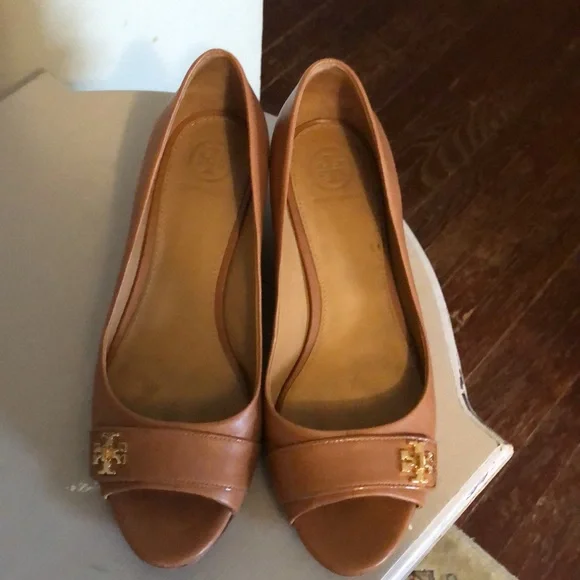 Tory Burch Tan Wedge Shoes - Picture 6 of 12